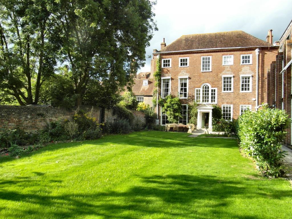 East Pallant Bed And Breakfast, Located In Large Georgian Townhouse In Central Chichester Eksteriør bilde