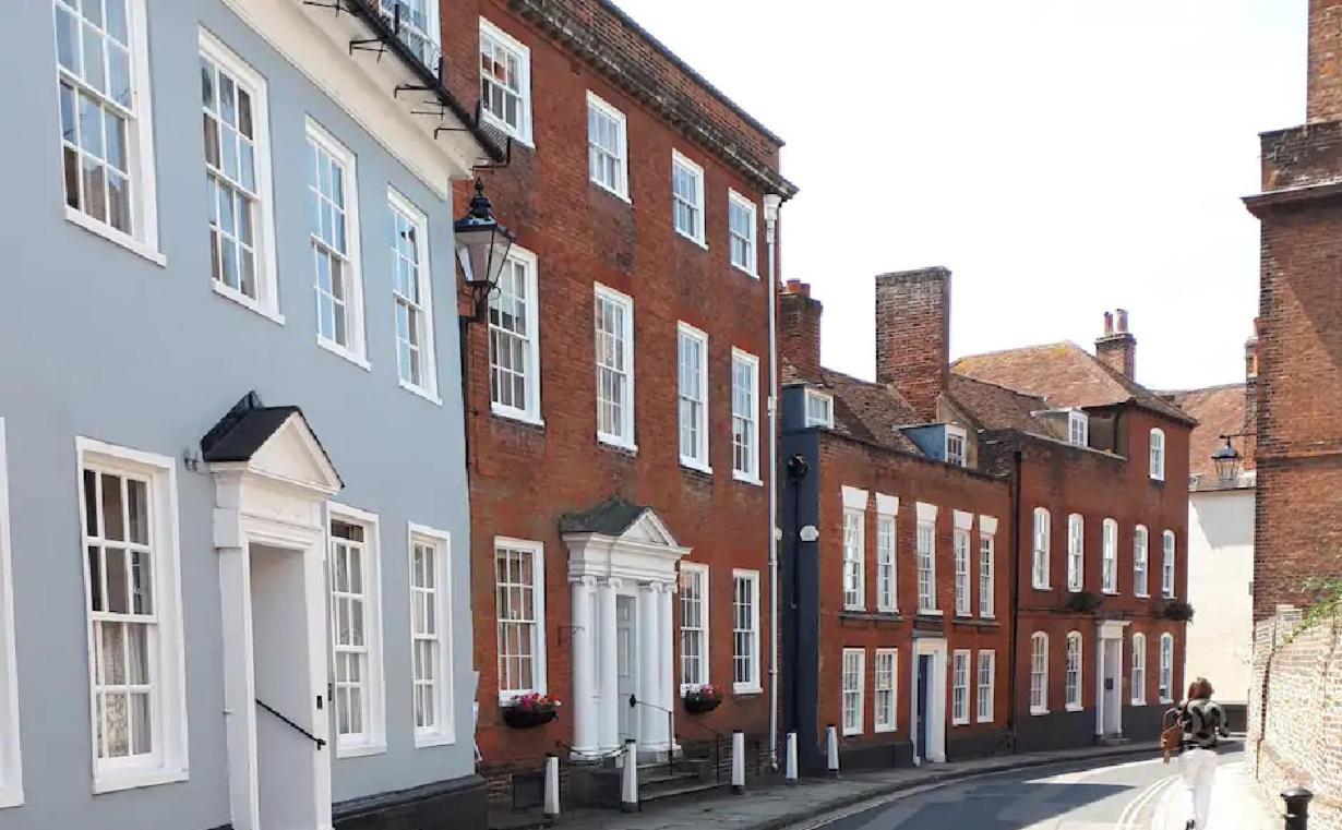 East Pallant Bed And Breakfast, Located In Large Georgian Townhouse In Central Chichester Eksteriør bilde